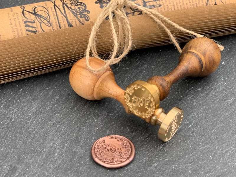 Siegelstempel personalisiert, 20/25 mm mit  2 Buchstaben und Zierrand