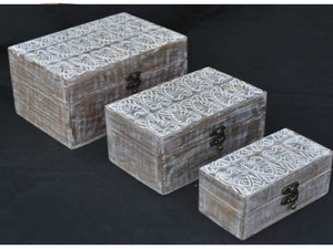 3 Schatzkisten Motiv „Herz“, Geschenkboxen aus Holz weiß gekalkt